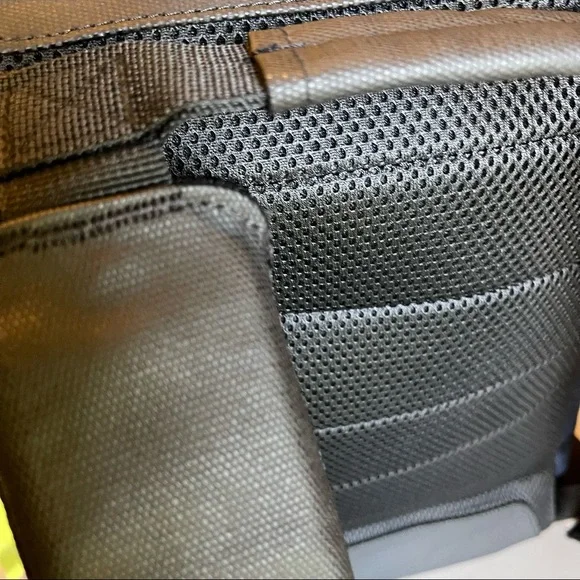 NWT Moleskine Nomad Navy/Black Backpack Medium - Picture 9 of 14